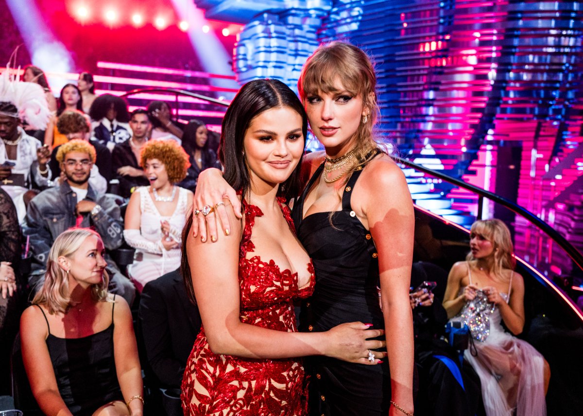 selena gomez and taylor swift