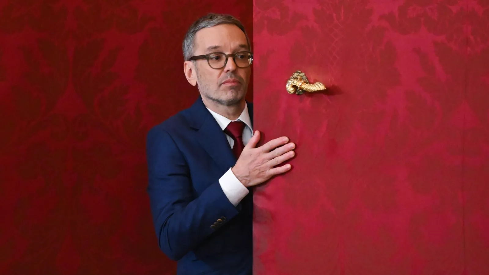 Austrian far right receives mandate to form new government