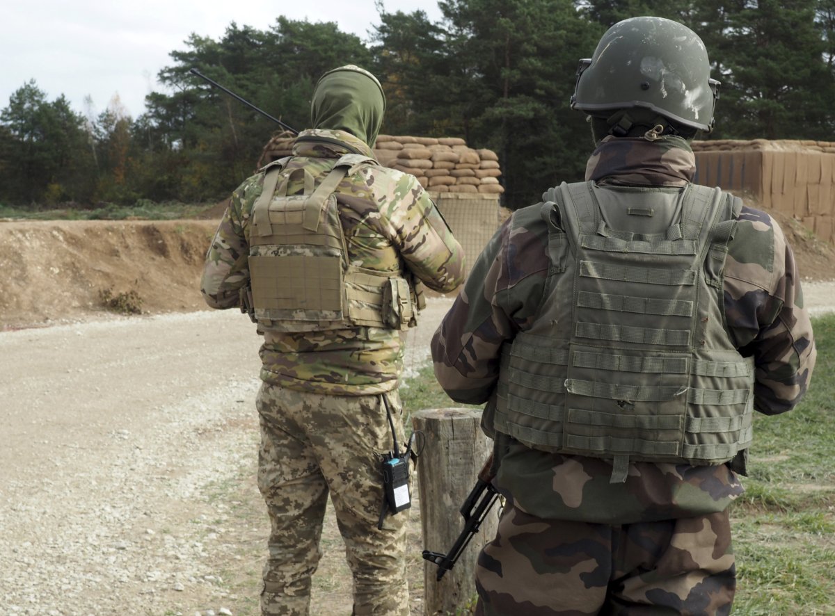 Ukrainian Soldiers Receiving Training in France 