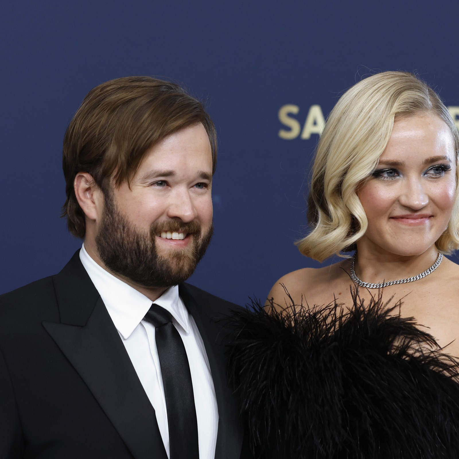 The Unlikely Sibling Bond: Exploring the Haley Joel Osment and Emily Osment Age Gap - Escola Videira