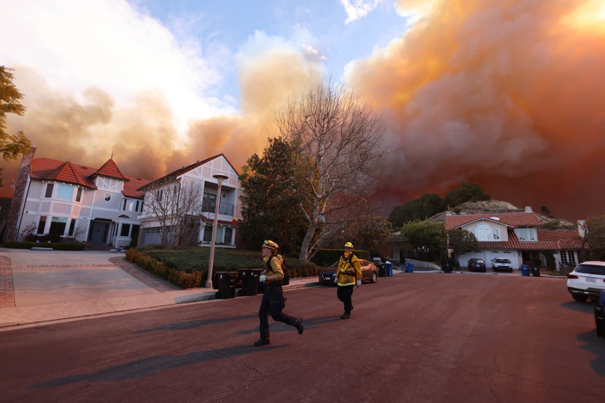 Celebrities Flee Pacific Palisades Fire