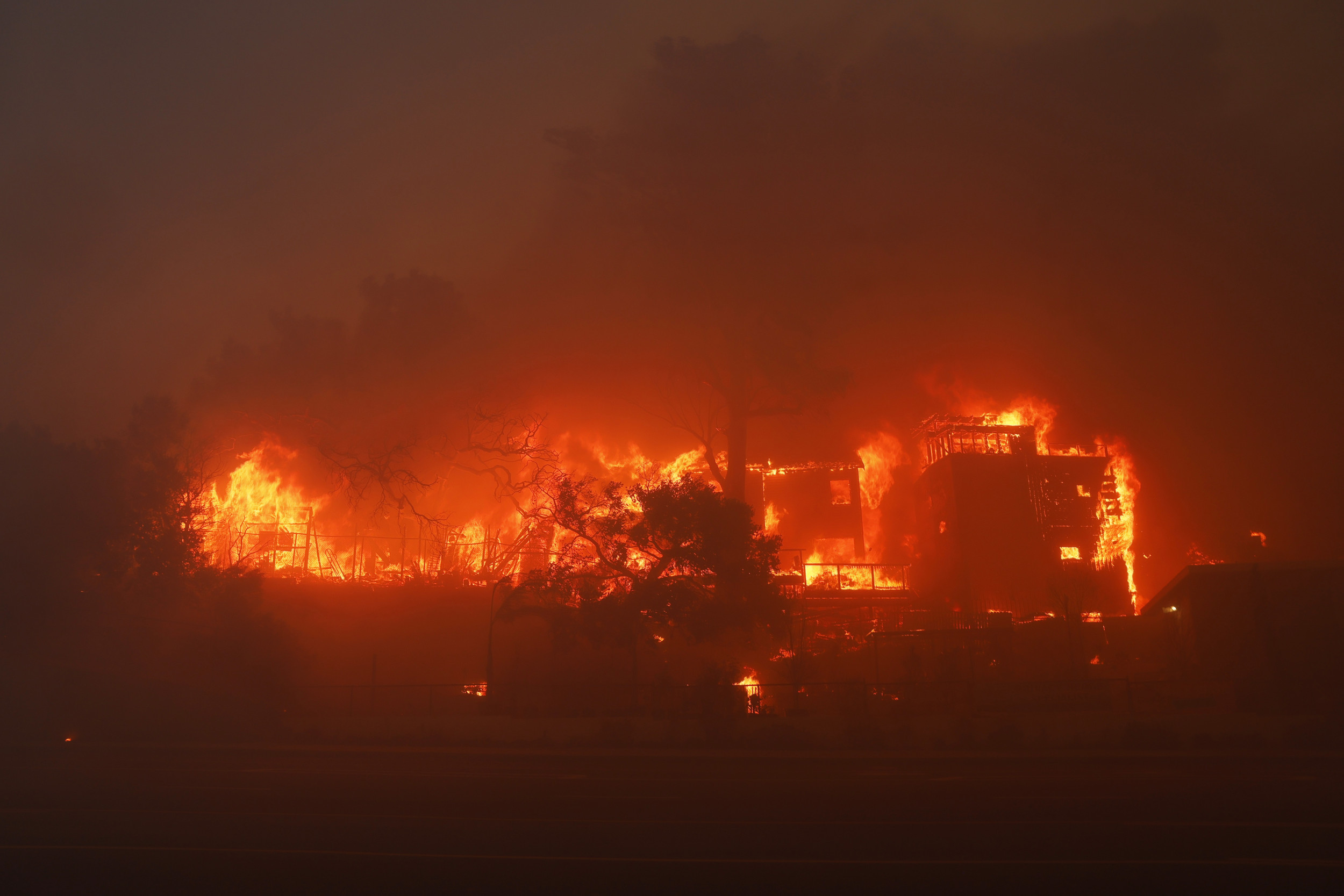 El incendio de Palisades quema una propiedad en Los Ángeles