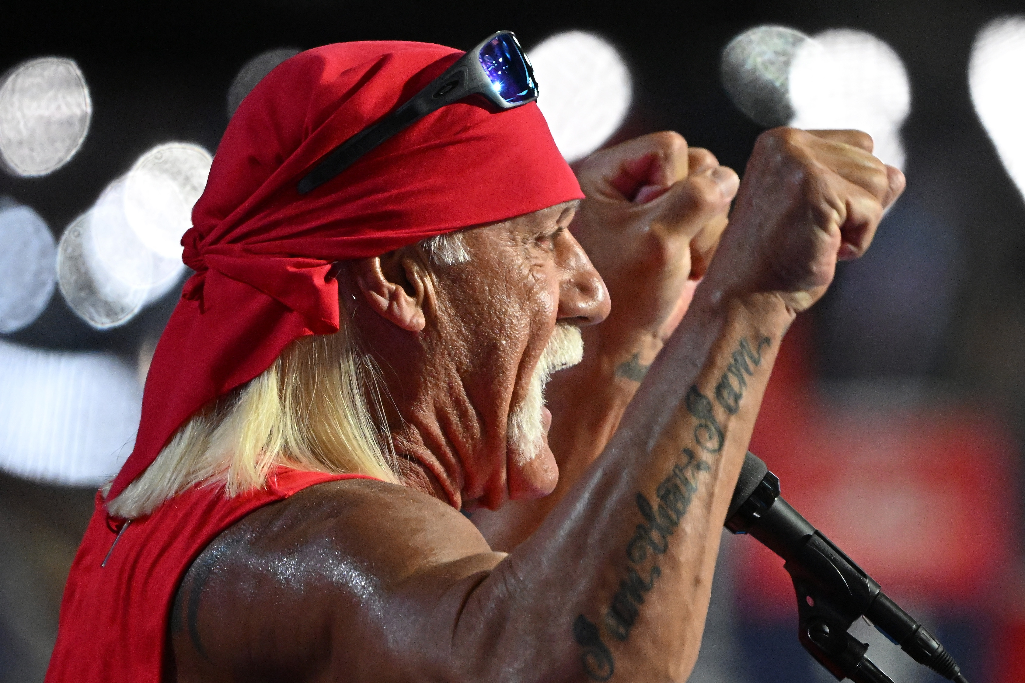 Hulk Hogan Bizarre Reception at WWE Raw Explained