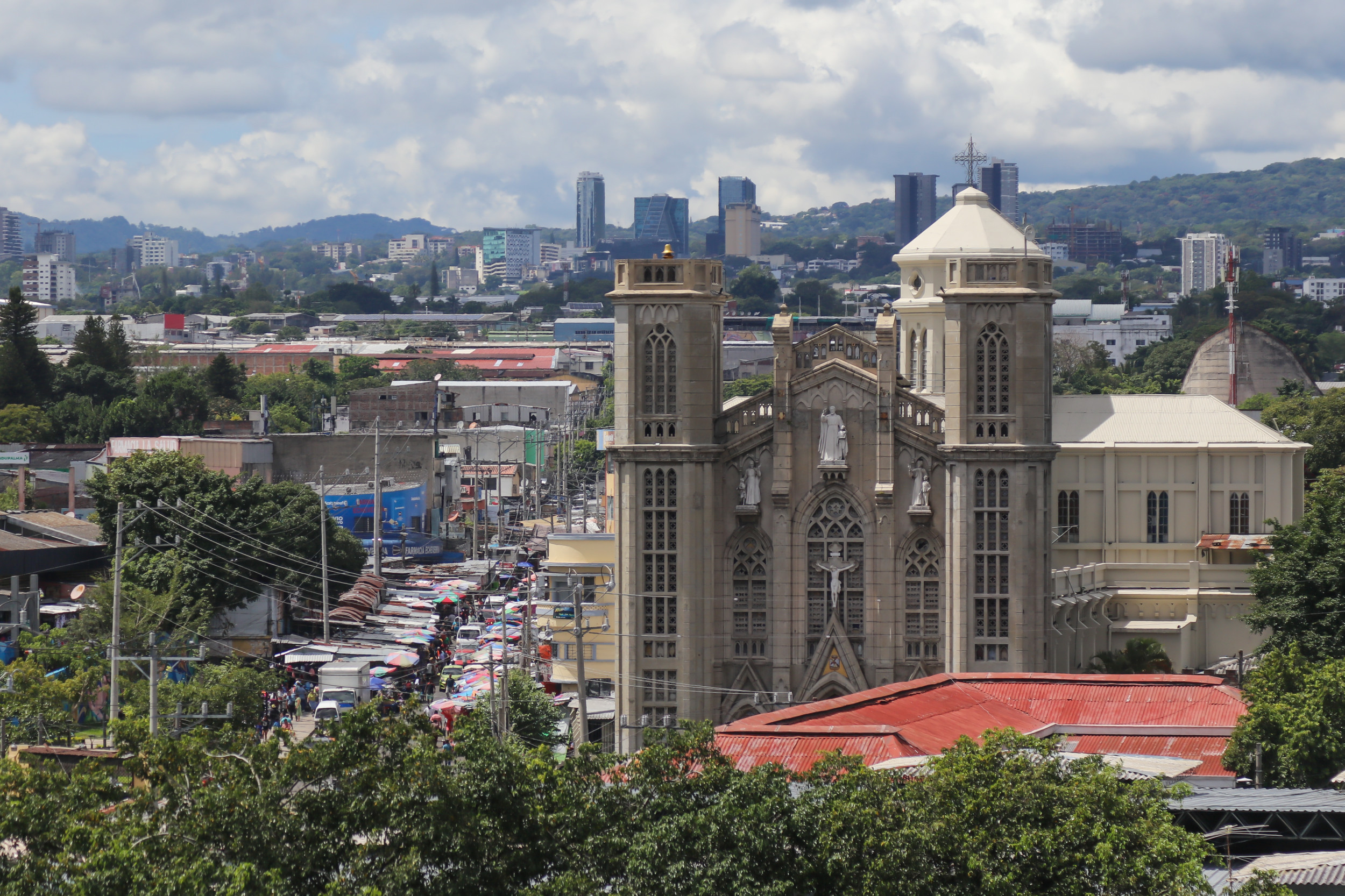 A strong earthquake hits El Salvador