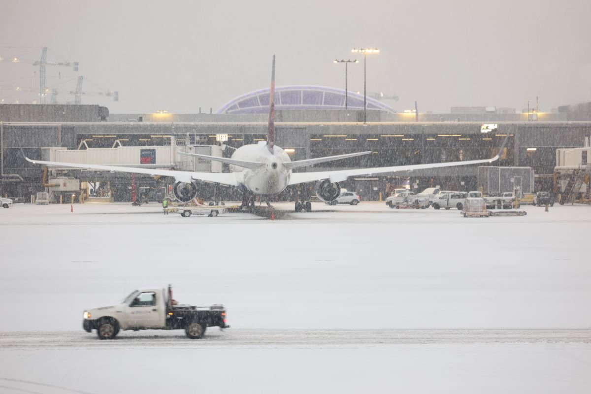  Snow blankets Hartsfield-Jackson Atlanta International Airport