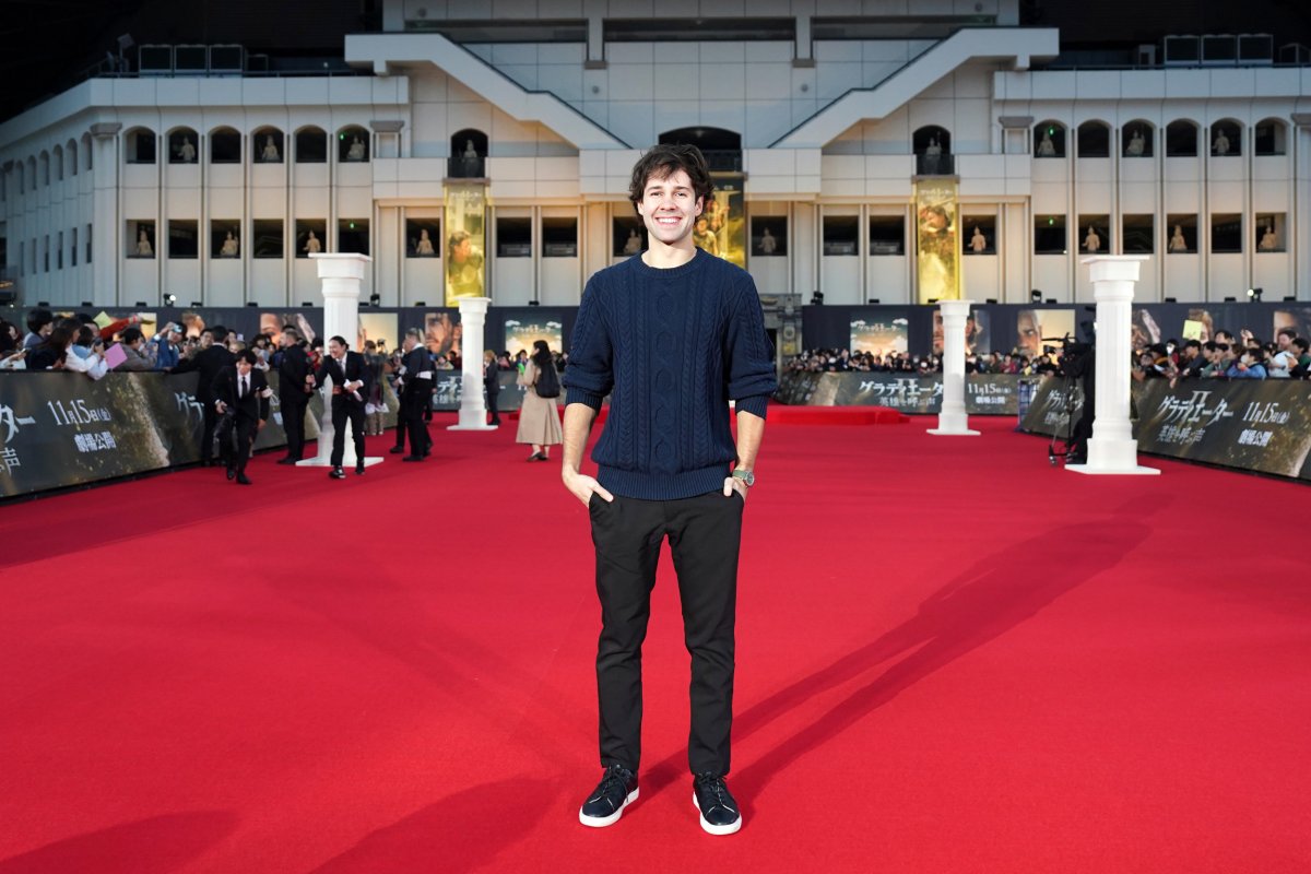 YouTuber David Dobrik shows off physical transformation - Newsweek