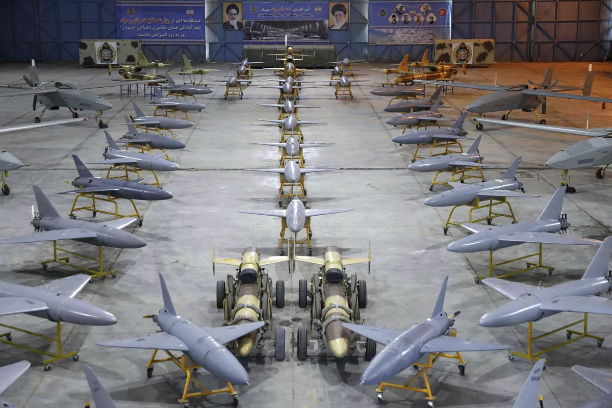 https://d.newsweek.com/en/full/2562913/iranian-drones-displayed-before-delivery-army.webp