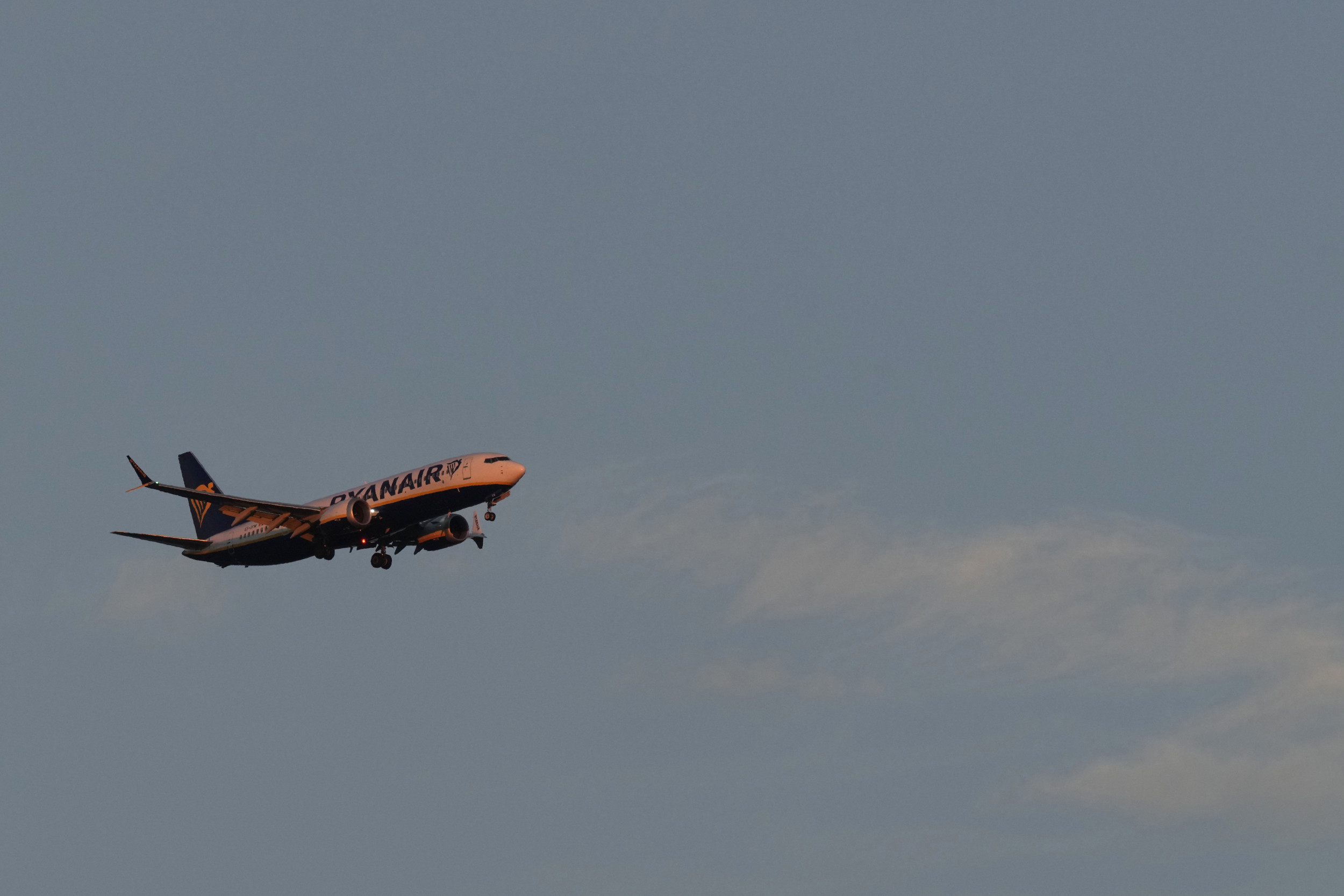 Ryanair Urges Drink Limit at Airports Amid Lawsuit Against Unruly Passenger