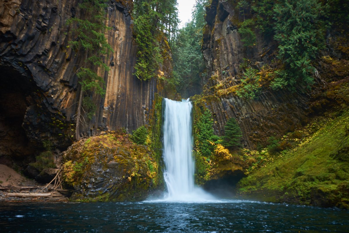 waterfall oregon cascades