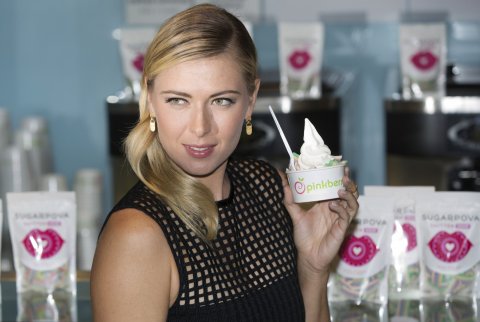 Maria Sharapova posing for Sugapova