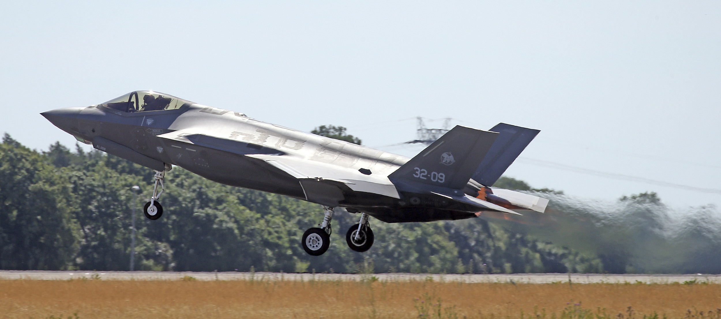 F-35 Survives Close Encounter with Russian Jet Over NATO Lake: Video