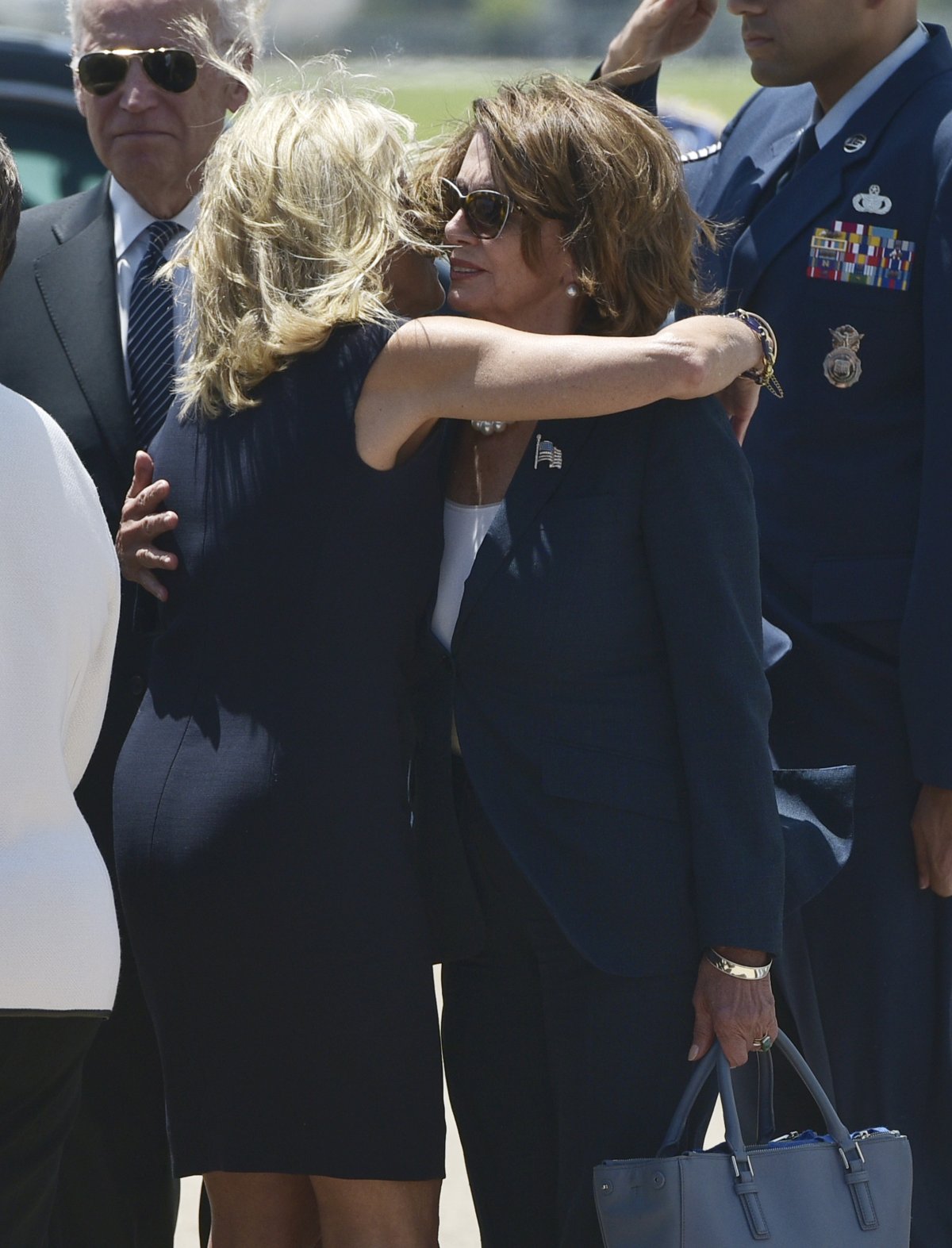 Nancy Pelosi y Jill Biden