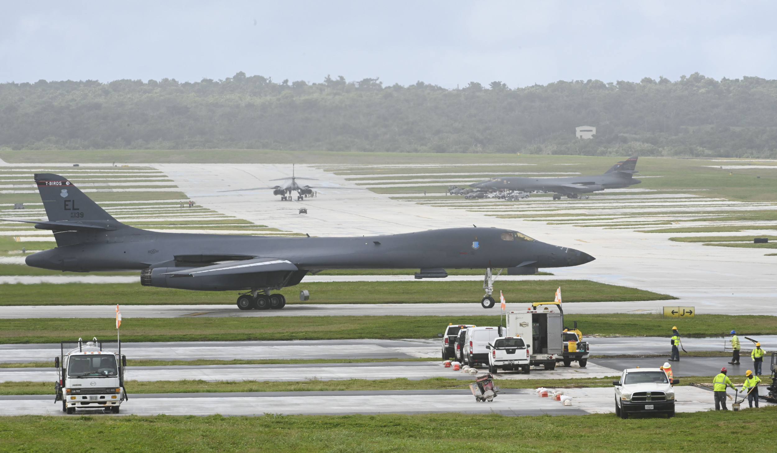 US B-1B Bombers Deployed to West Pacific Air Base - Newsweek