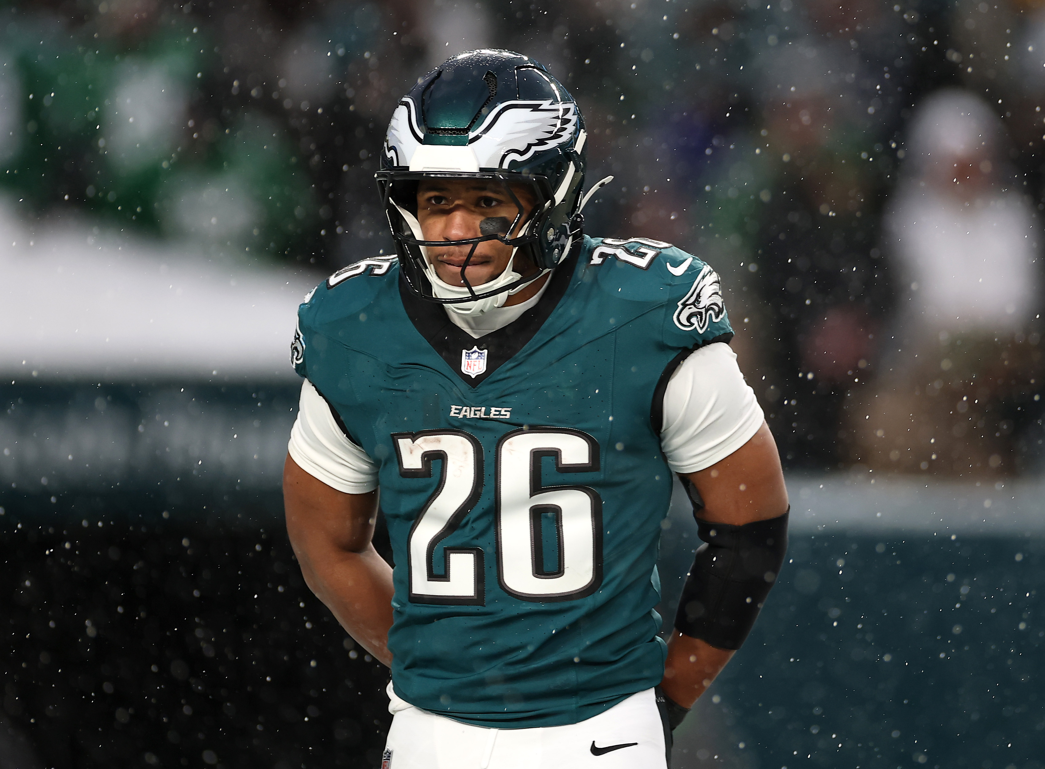 NFL Legend Sends Message to Eagles Star Following Viral Remarks
