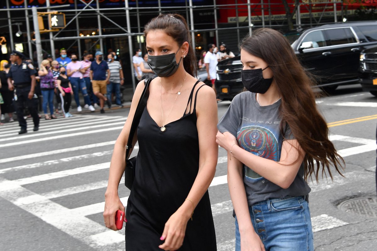 Suri Rlo Suri Cruise, 18, Supports Mom Katie Holmes in Rare Outing - Newsweek