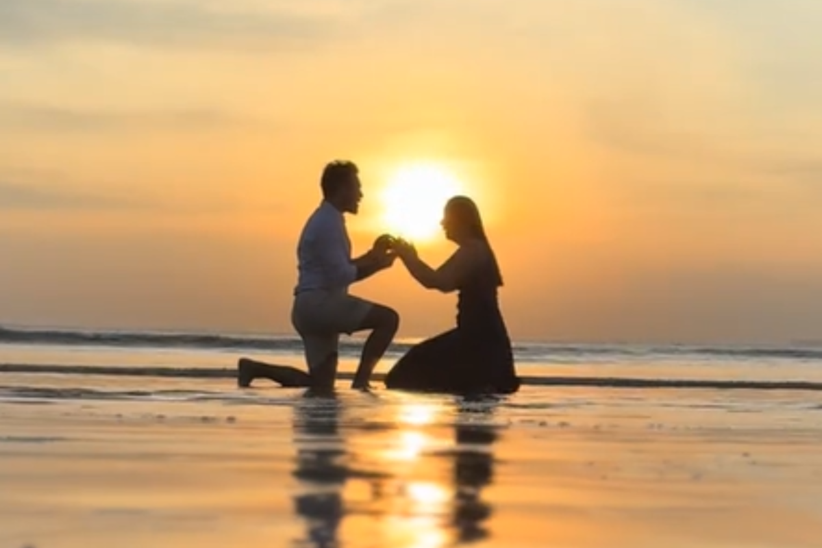 Aurora Sørensen gets engaged on Thailand beach