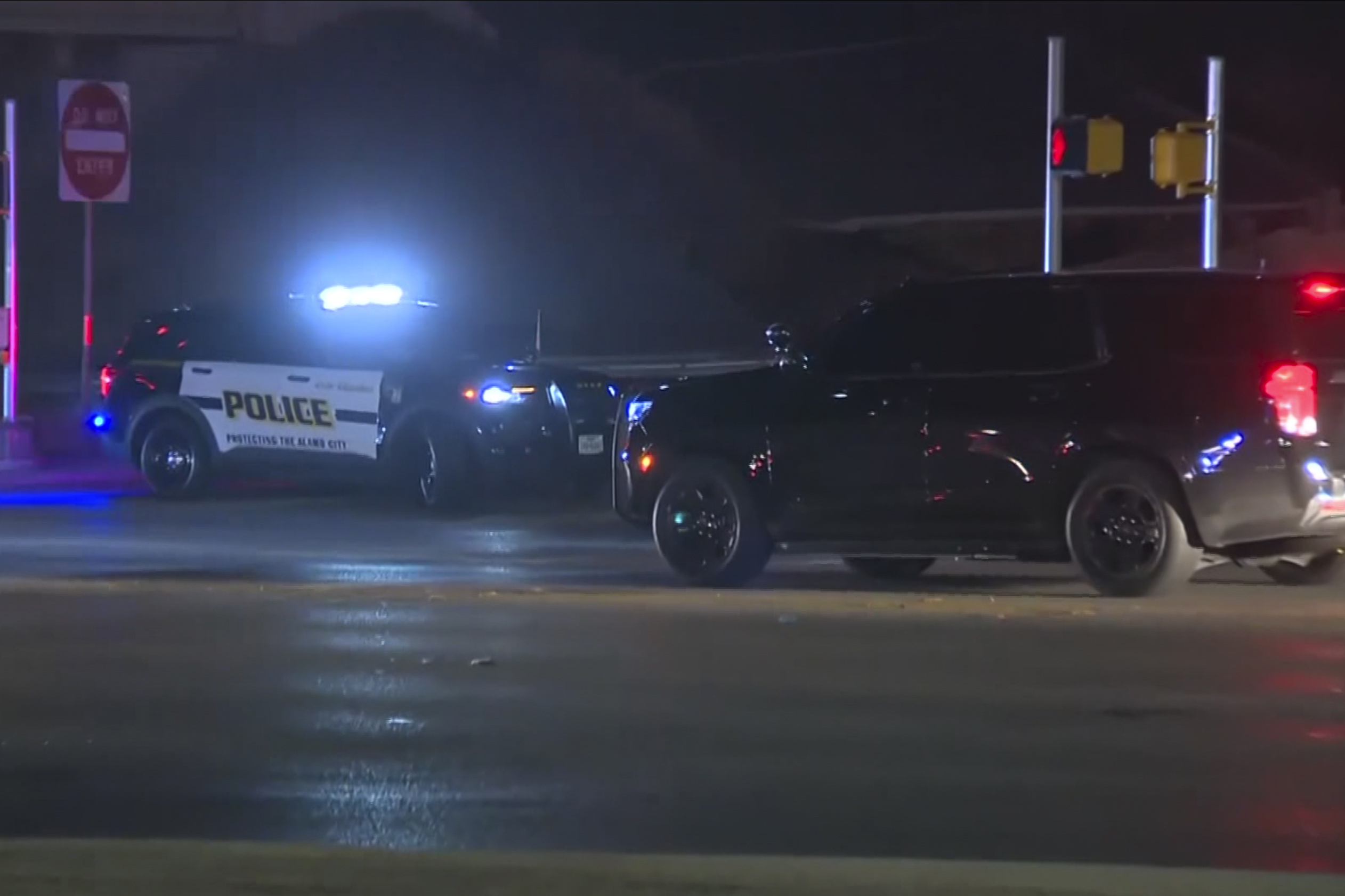 Suspect still at large after 4 officers shot in San Antonio