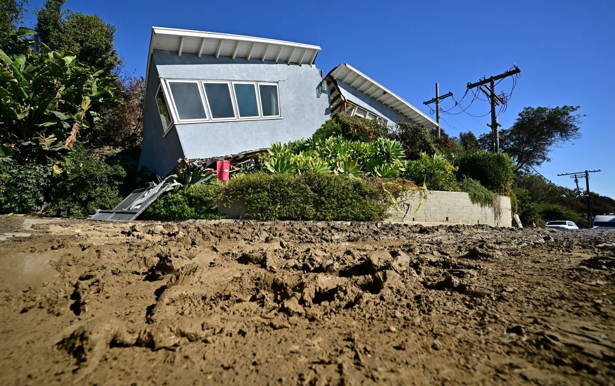 Mduslide house California
