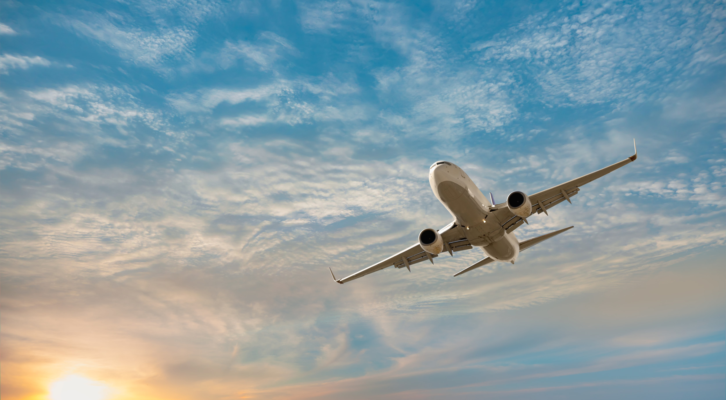 airplane-stock-image.jpg?w=1600\u0026h=1600\u0026q=88\u0026f=363cd24c0caf0863a401a6204f2b5f25