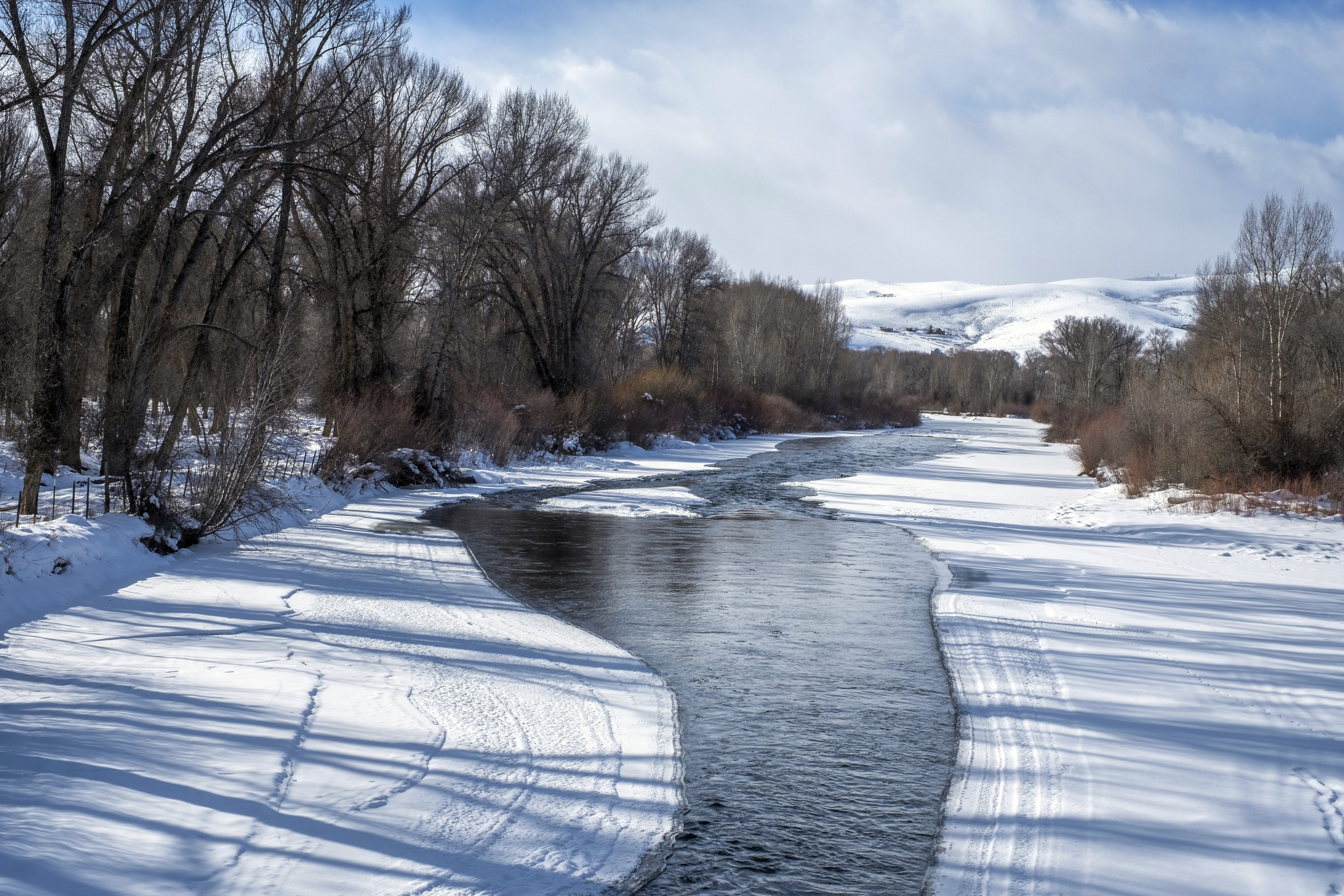 Nearly a dozen states under weather advisories, warnings