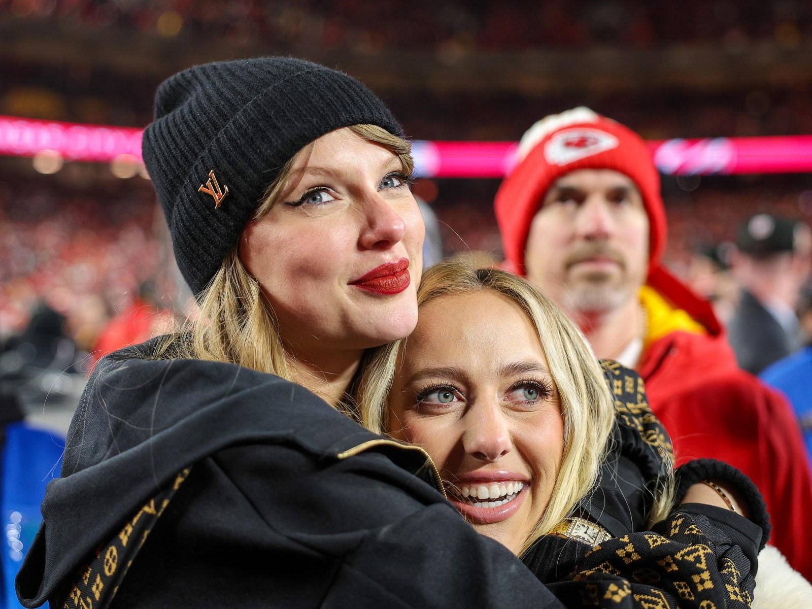 Taylor Swift, Brittany Mahomes' Conversation Caught on Camera - Newsweek