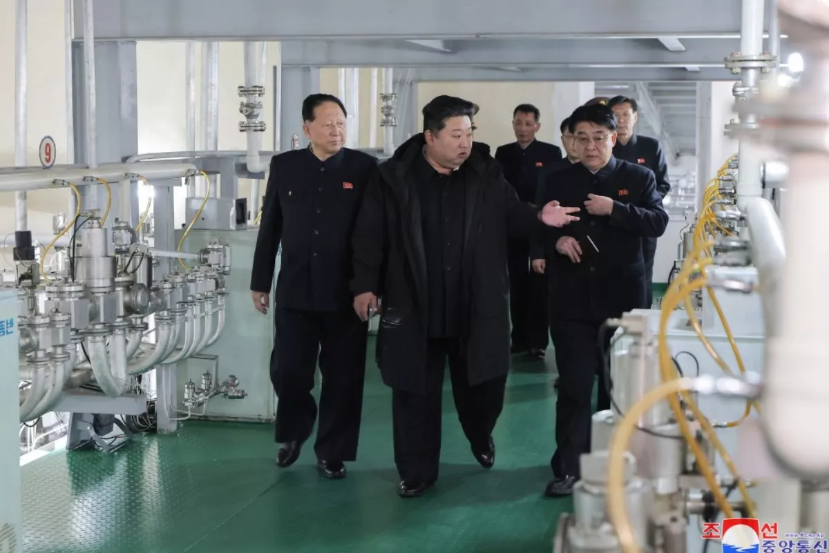 https://d.newsweek.com/en/full/2575996/kim-inspects-nuclear-weapons-institute.webp