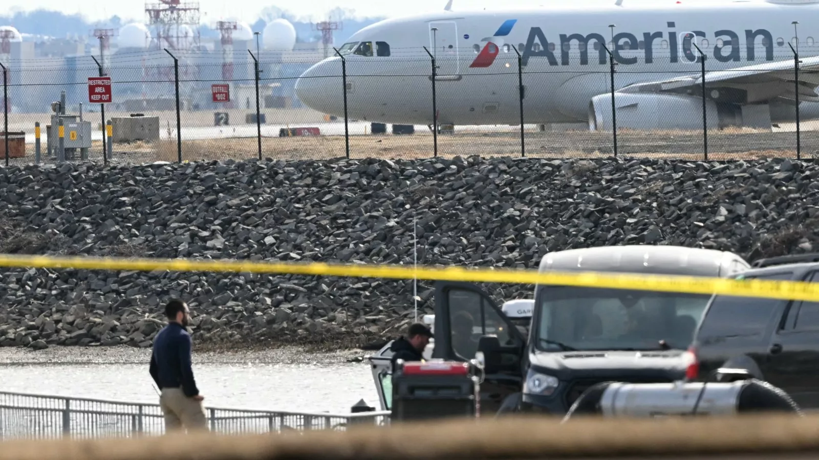 Flight Attendants React to D.C. Plane Crash Tragedy Where 67 Presumed Dead - Newsweek