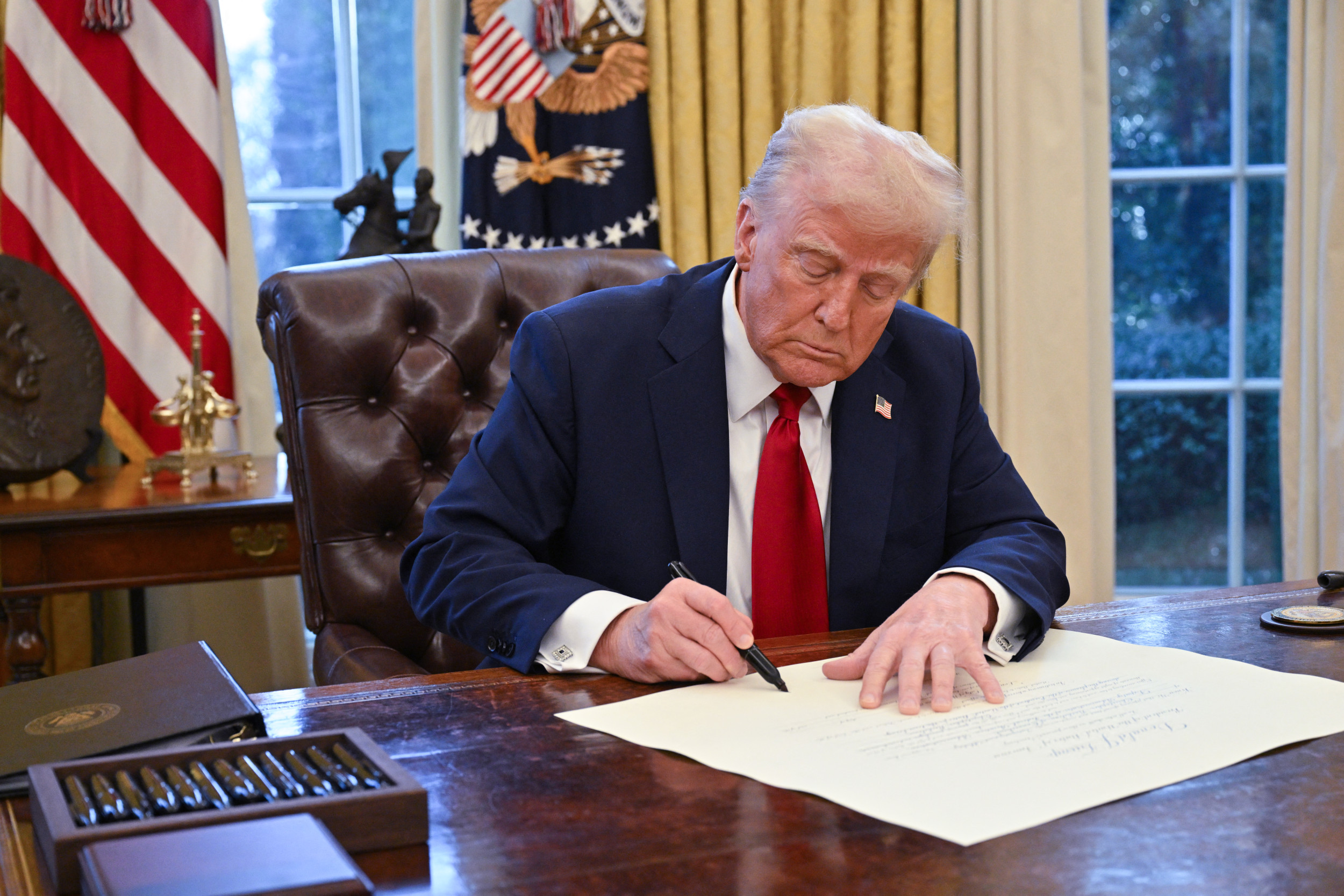 Trump To Slap 25% Tariff on Imports From Mexico and Canada - Newsweek