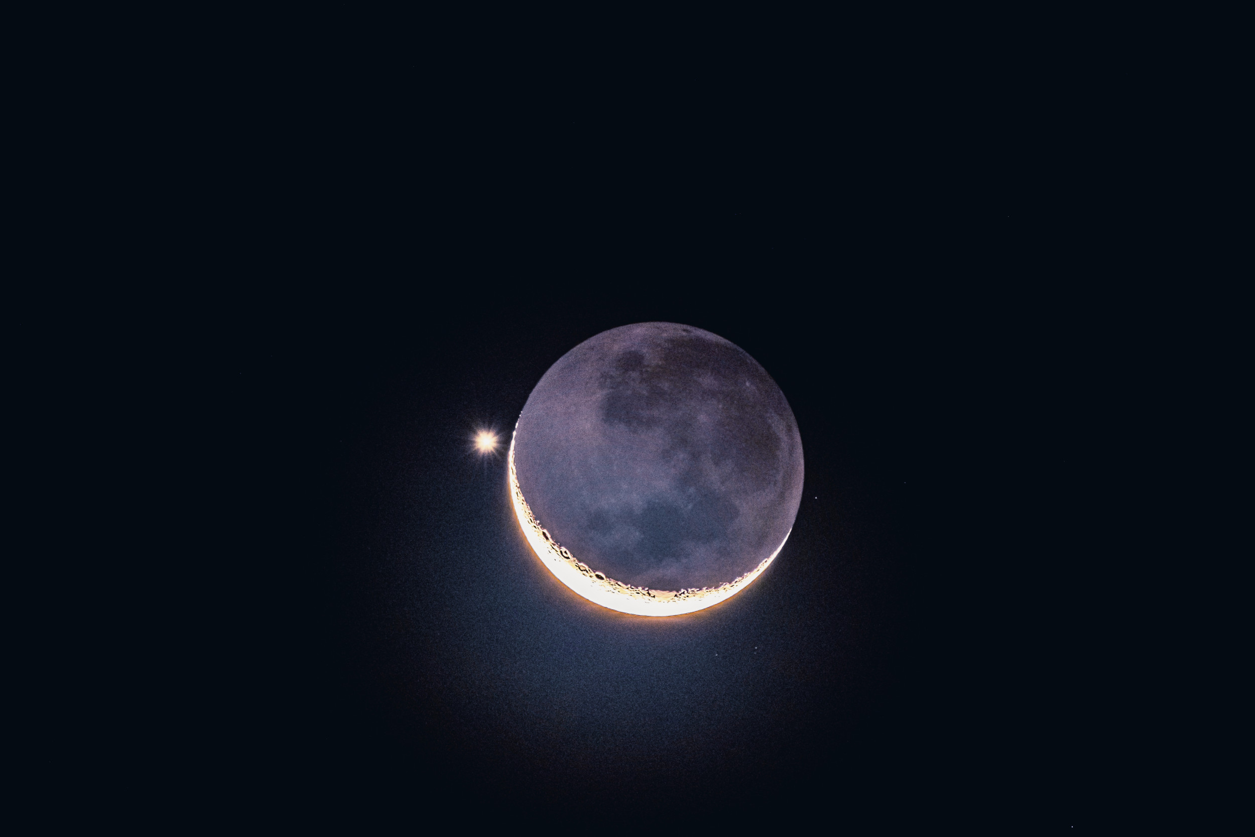 How to See Super Crescent Moon and Venus Put On Show