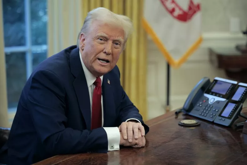 president-donald-trump-talks-reporters.webp (790×527)