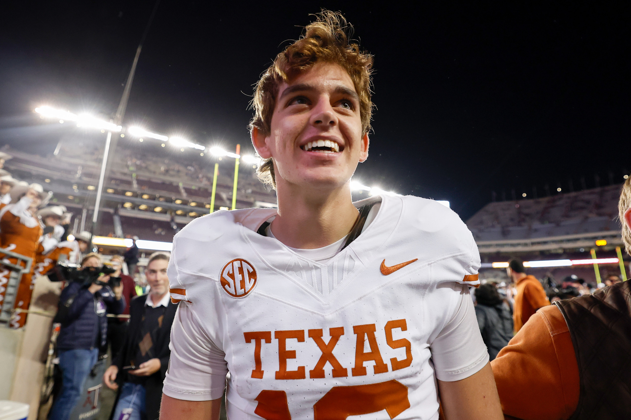 Texas Star QB Arch Manning Signs Extremely Lucrative NIL Deal With Red ...