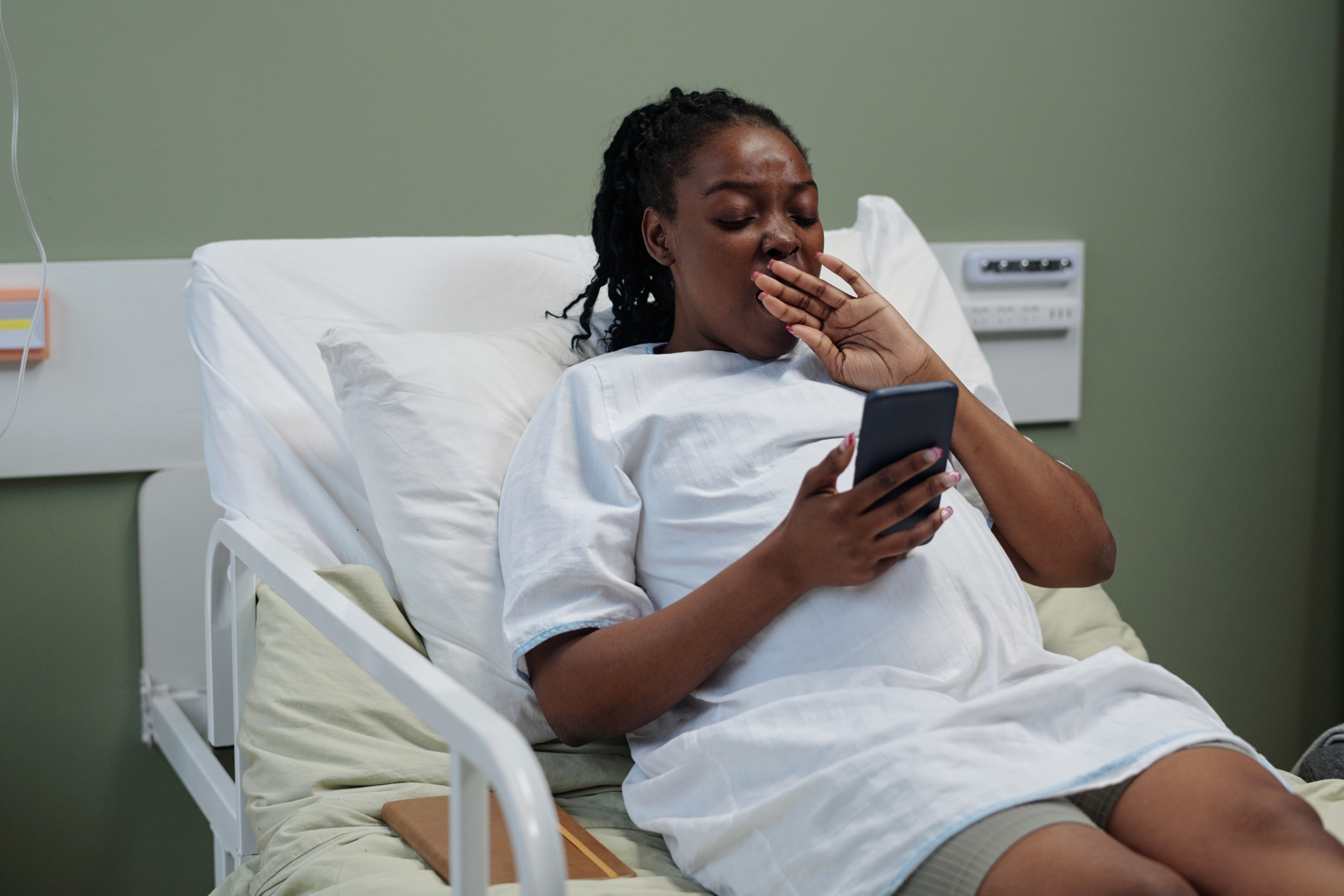 Pregnant Wife Kicking Husband Out of Delivery Room Over His Chronic Issue Applauded: Infuriating