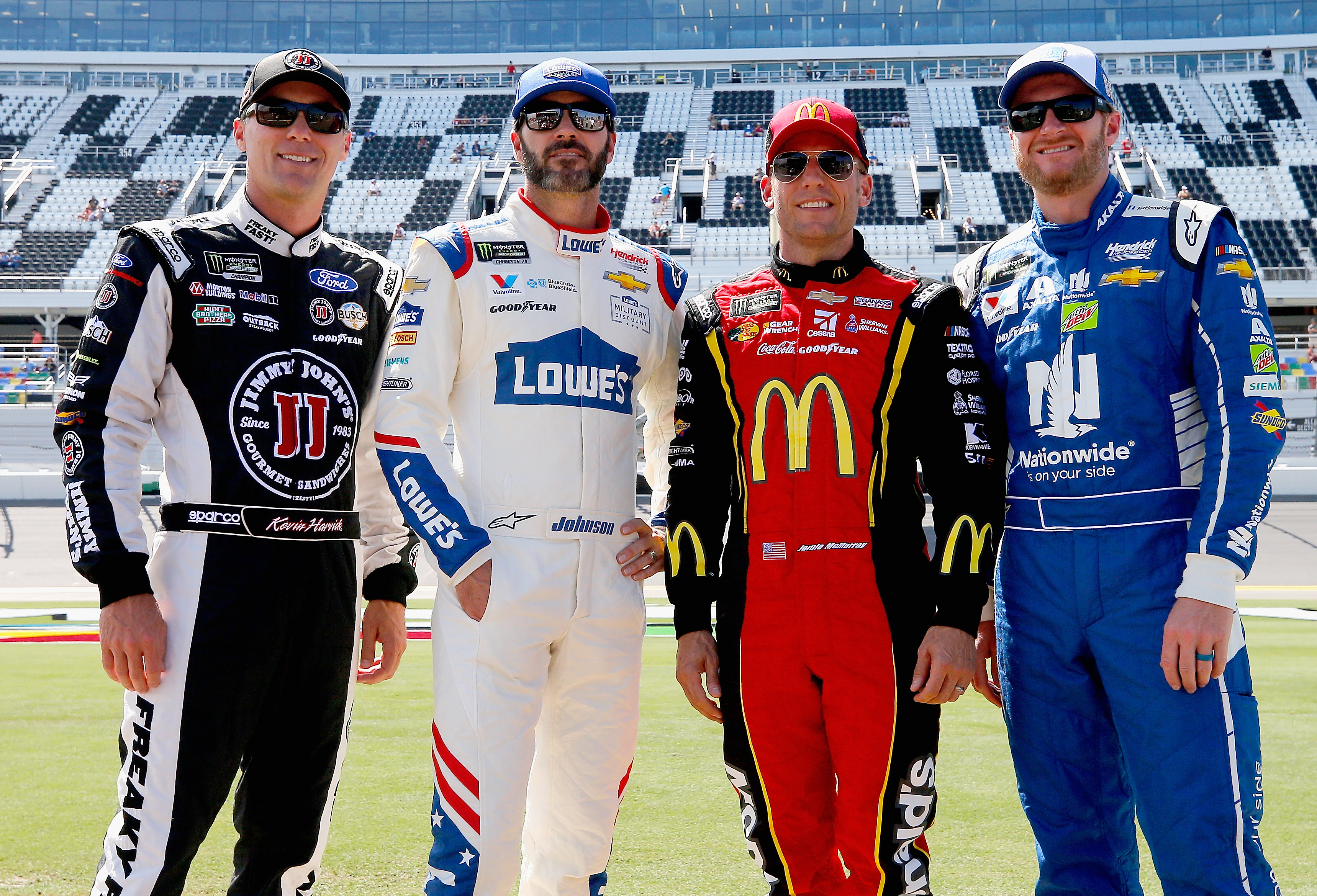 Kevin Harvick Calls For NASCAR Legend To Retire in Bombshell Statement