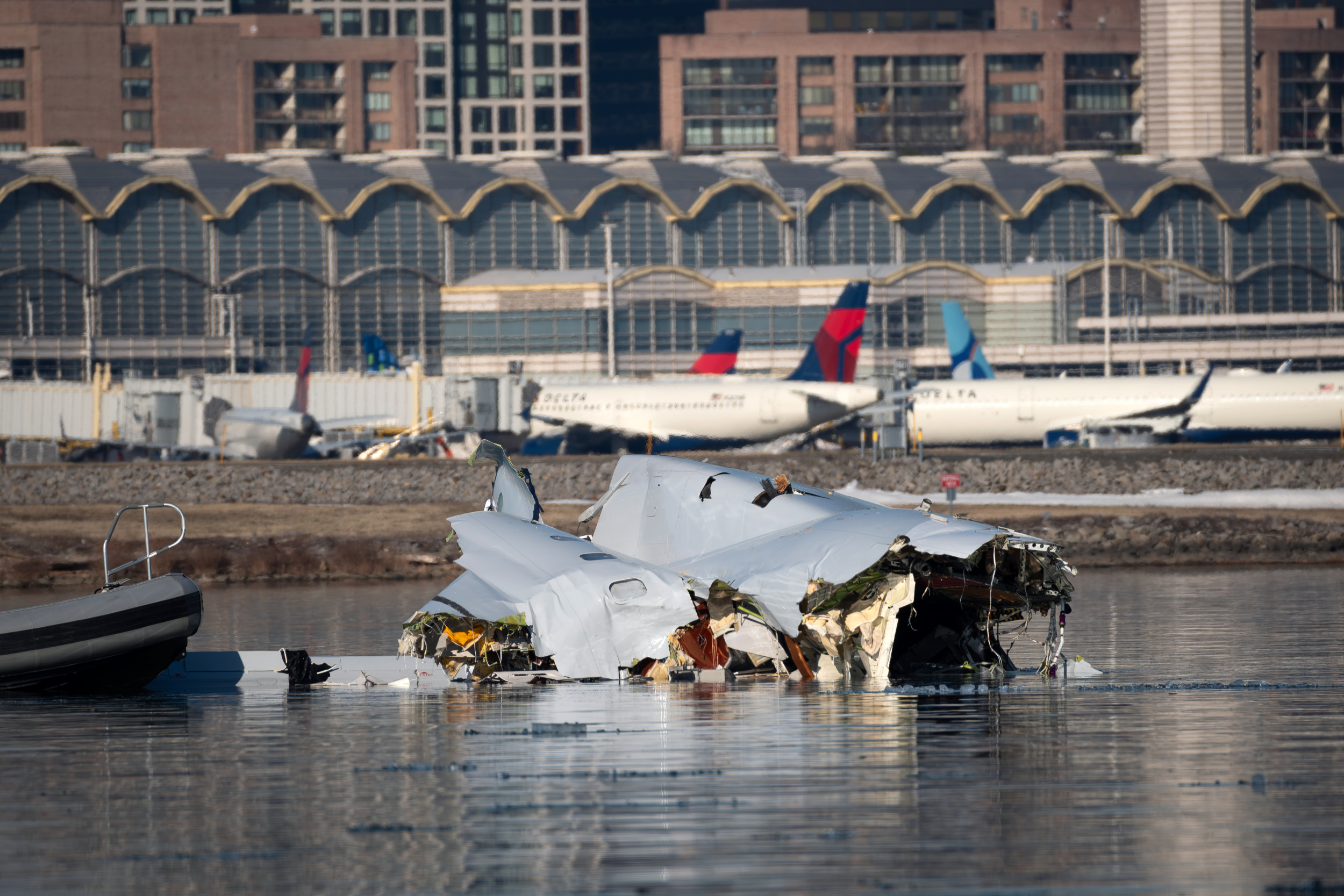 Body Found in Potomac River, Police Say No Connection to DC Plane Crash ...