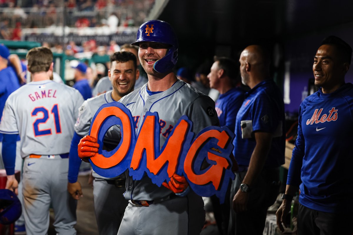 Pete Alonso celebrates a home run.