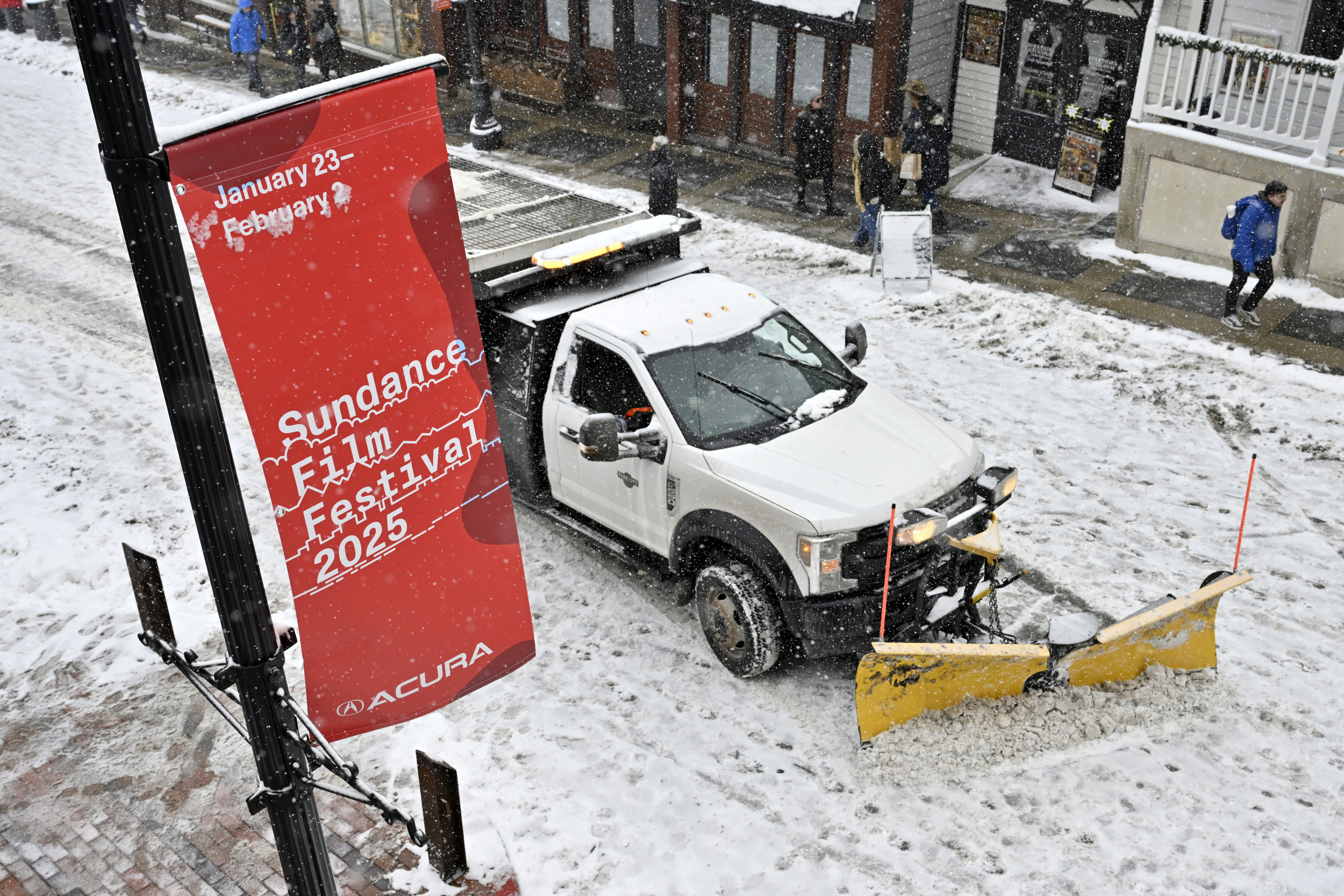 Winter storm warnings for 6 states with 30 inches of snow to hit