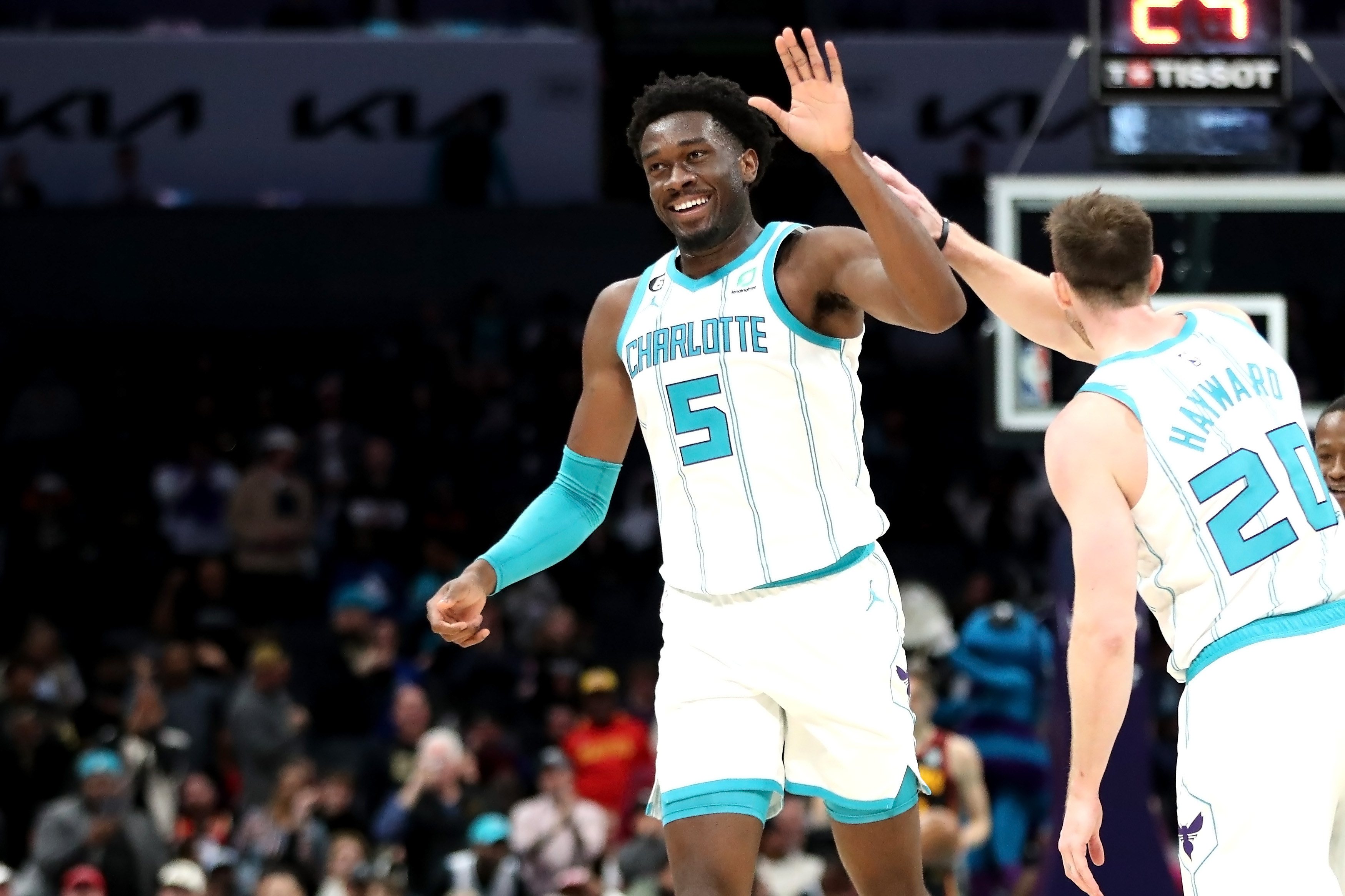 Lakers Acquire Center Mark Williams in Massive Trade with Hornets