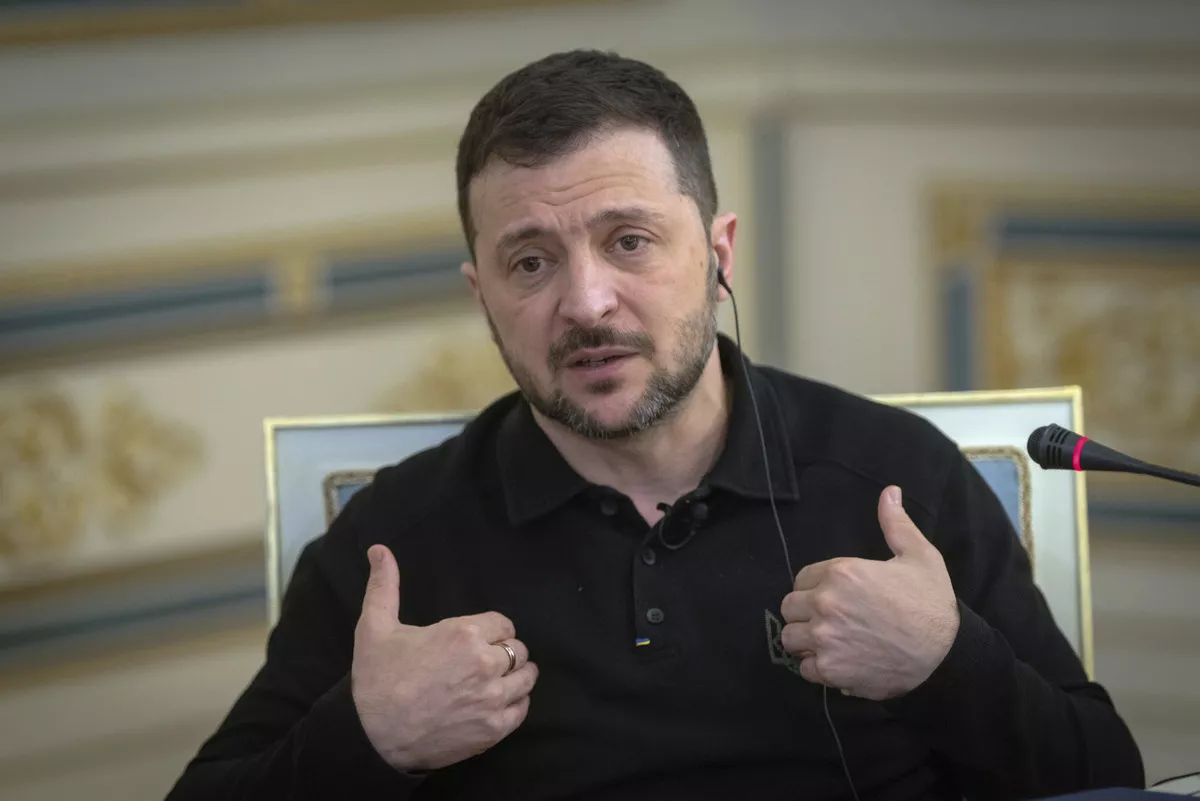 https://d.newsweek.com/en/full/2584380/zelensky.webp