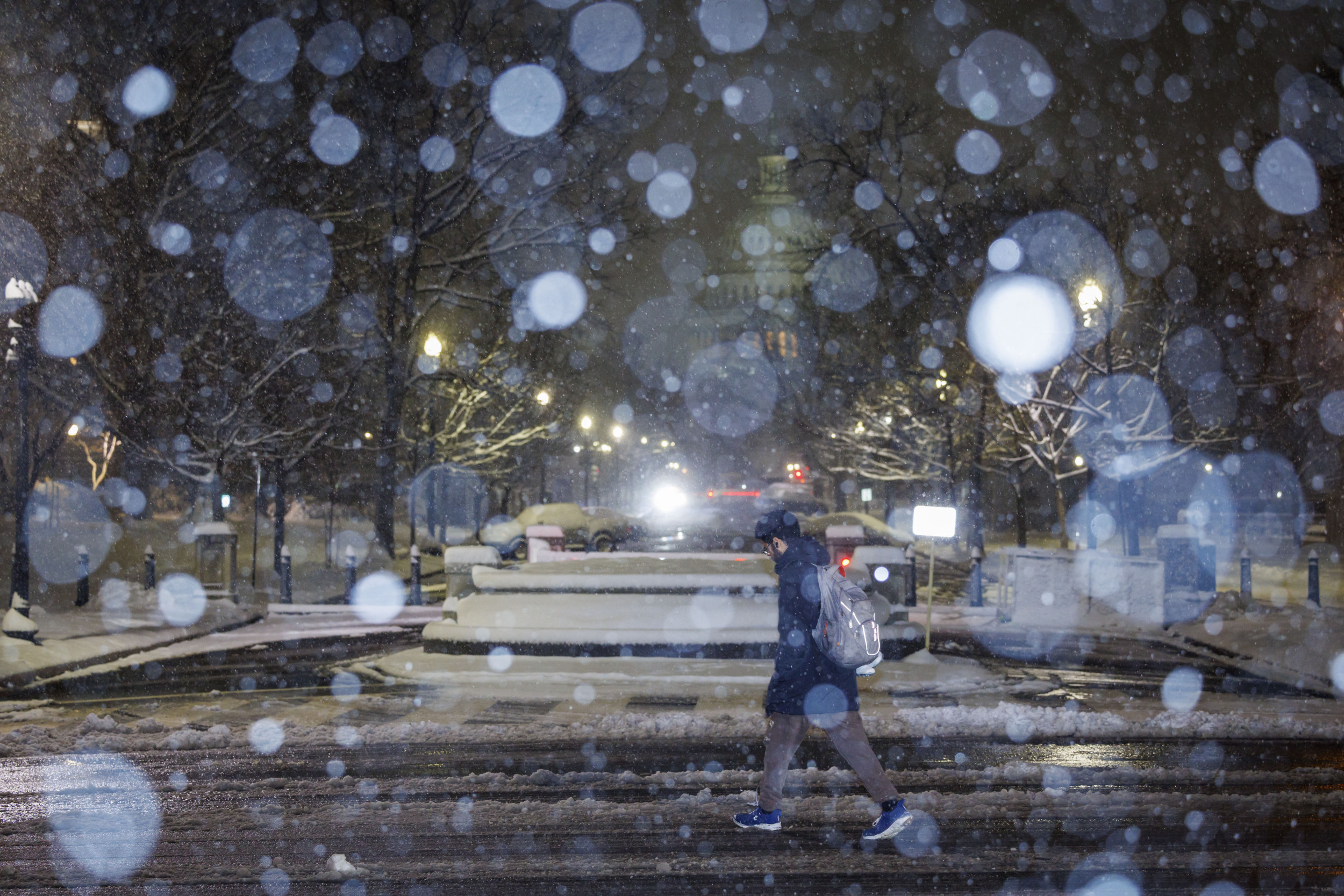 Winter storm warning issued to 15 states with heavy snow to hit