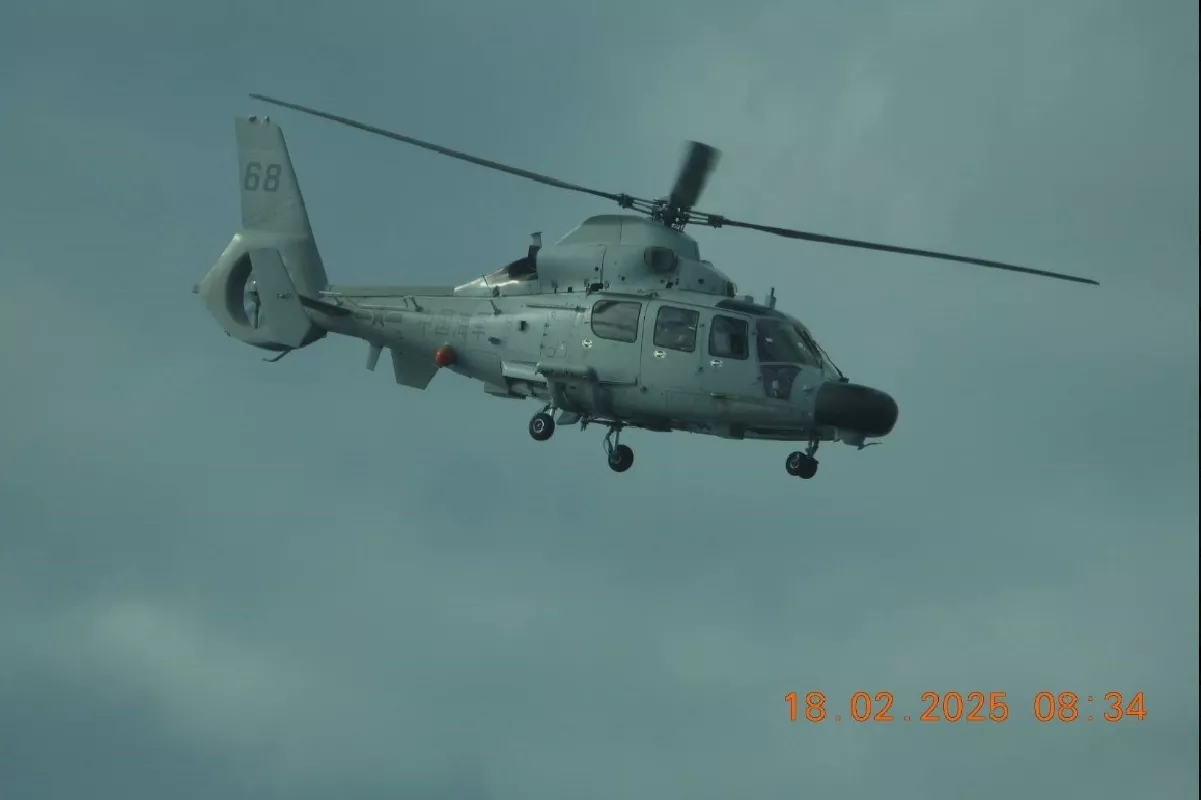 https://d.newsweek.com/en/full/2590371/chinese-helicopter-makes-close-approach.webp