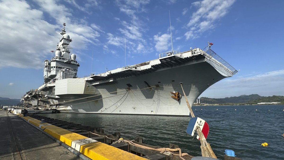 French Aircraft Carrier Visits Philippines