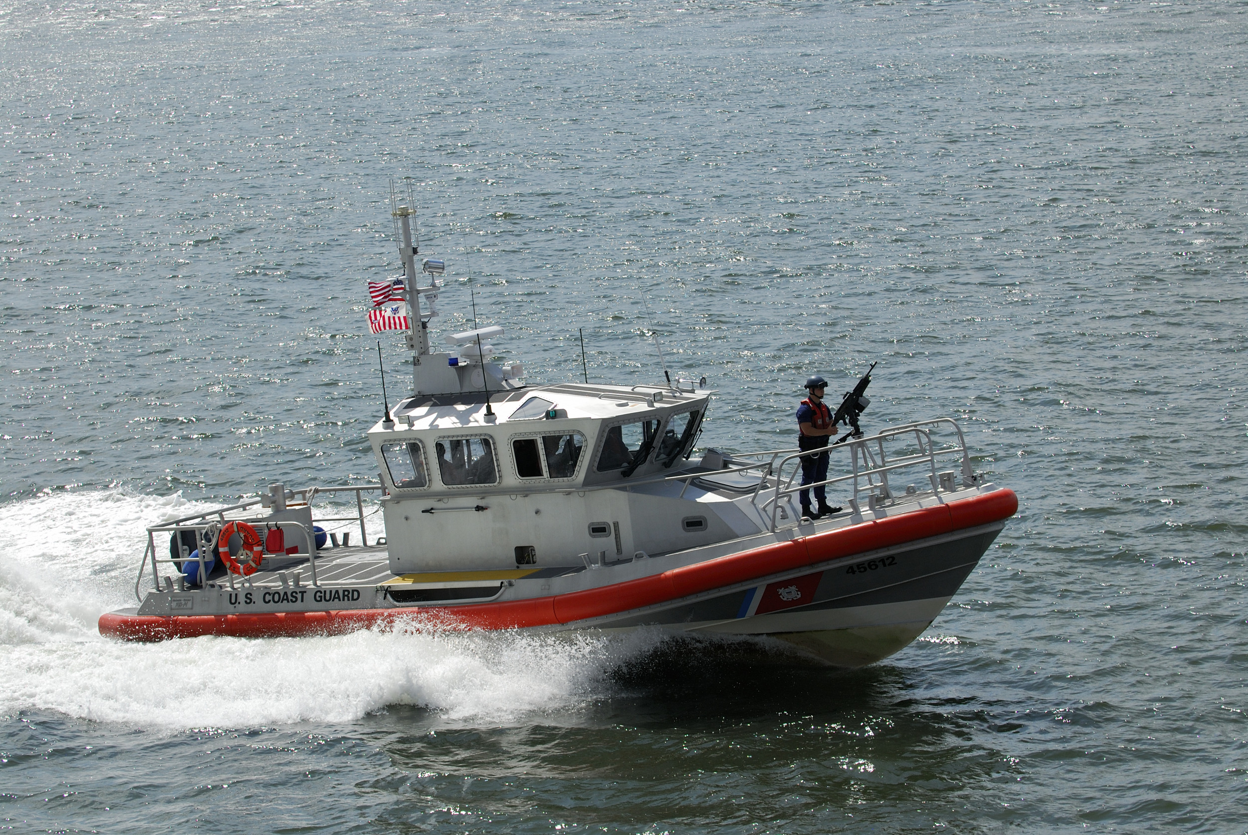 Three Dead, Two Hospitalized After Boat Sinks in New York