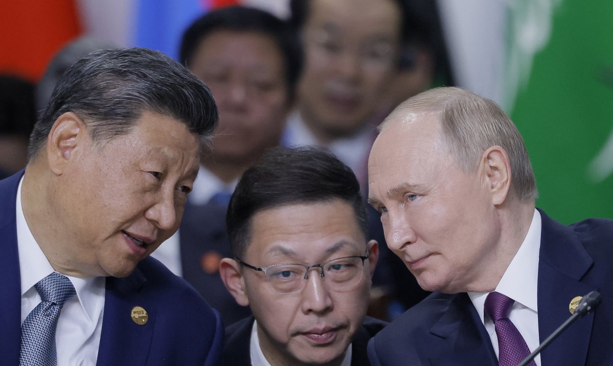 Xi and Putin Speak During BRICS Summit