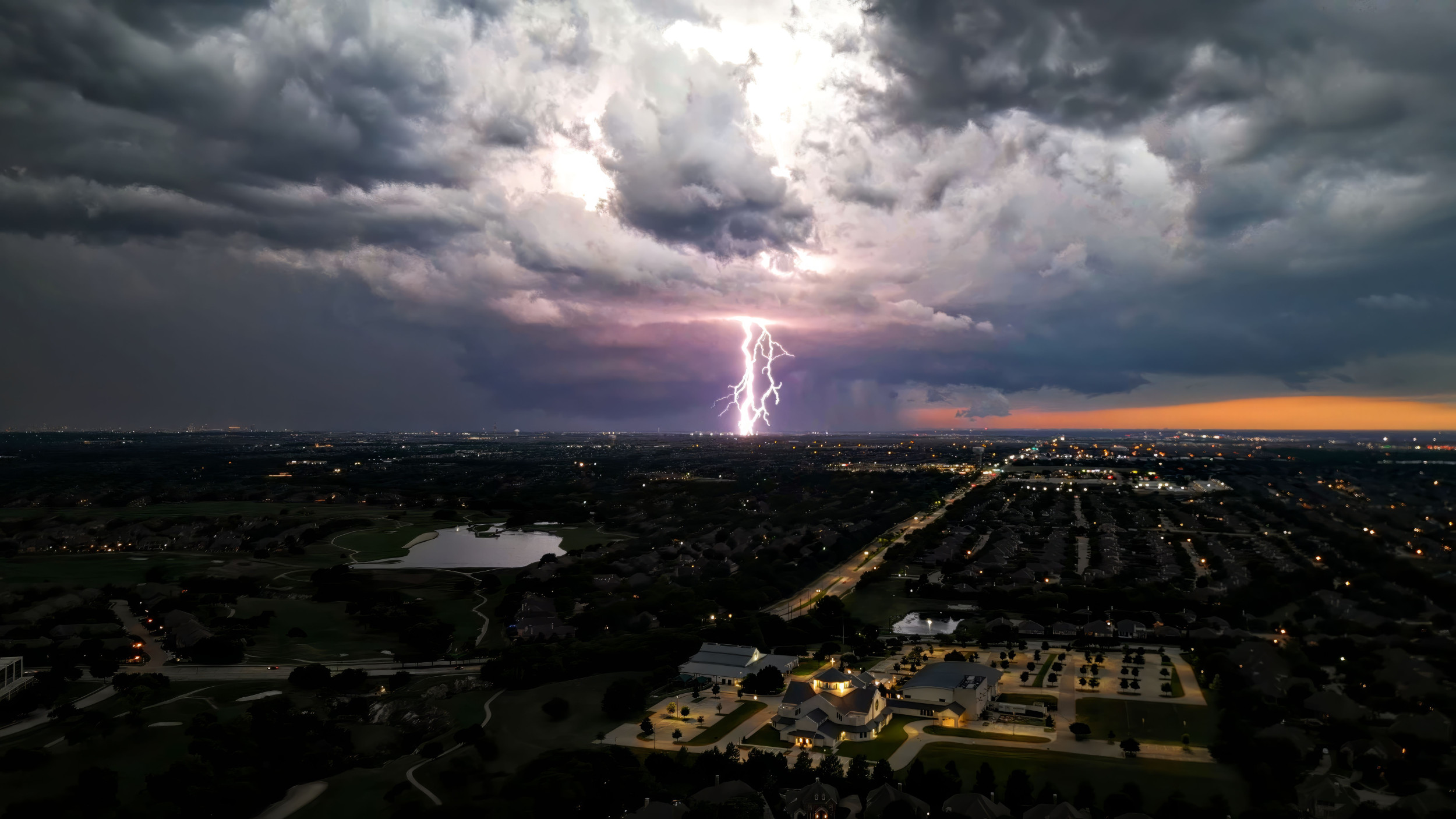 Severe Thunderstorm Warning for 2 States As Hail and Lightning To Strike