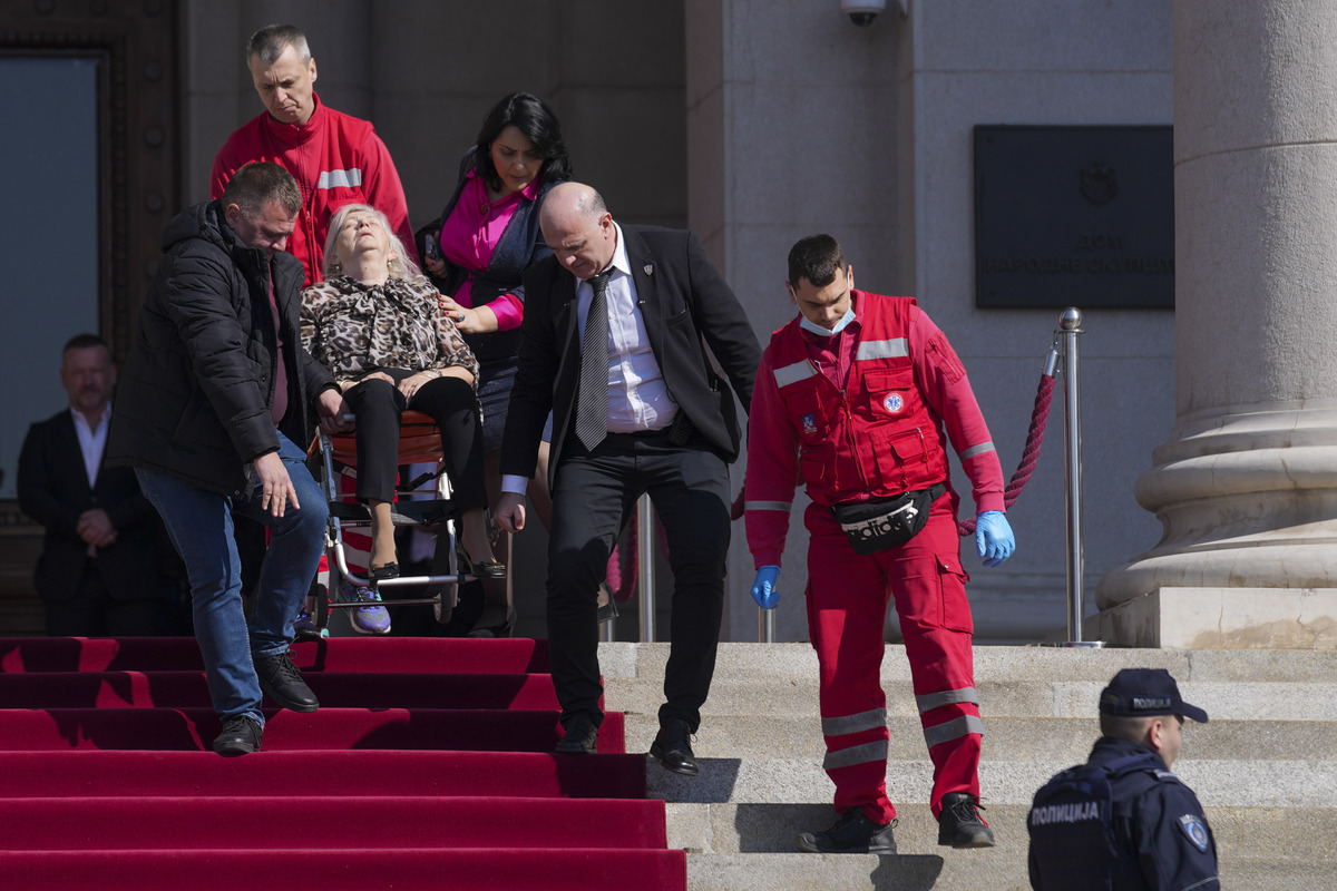 Smoke Grenades Detonate in Serbian Parliament Amid Protests