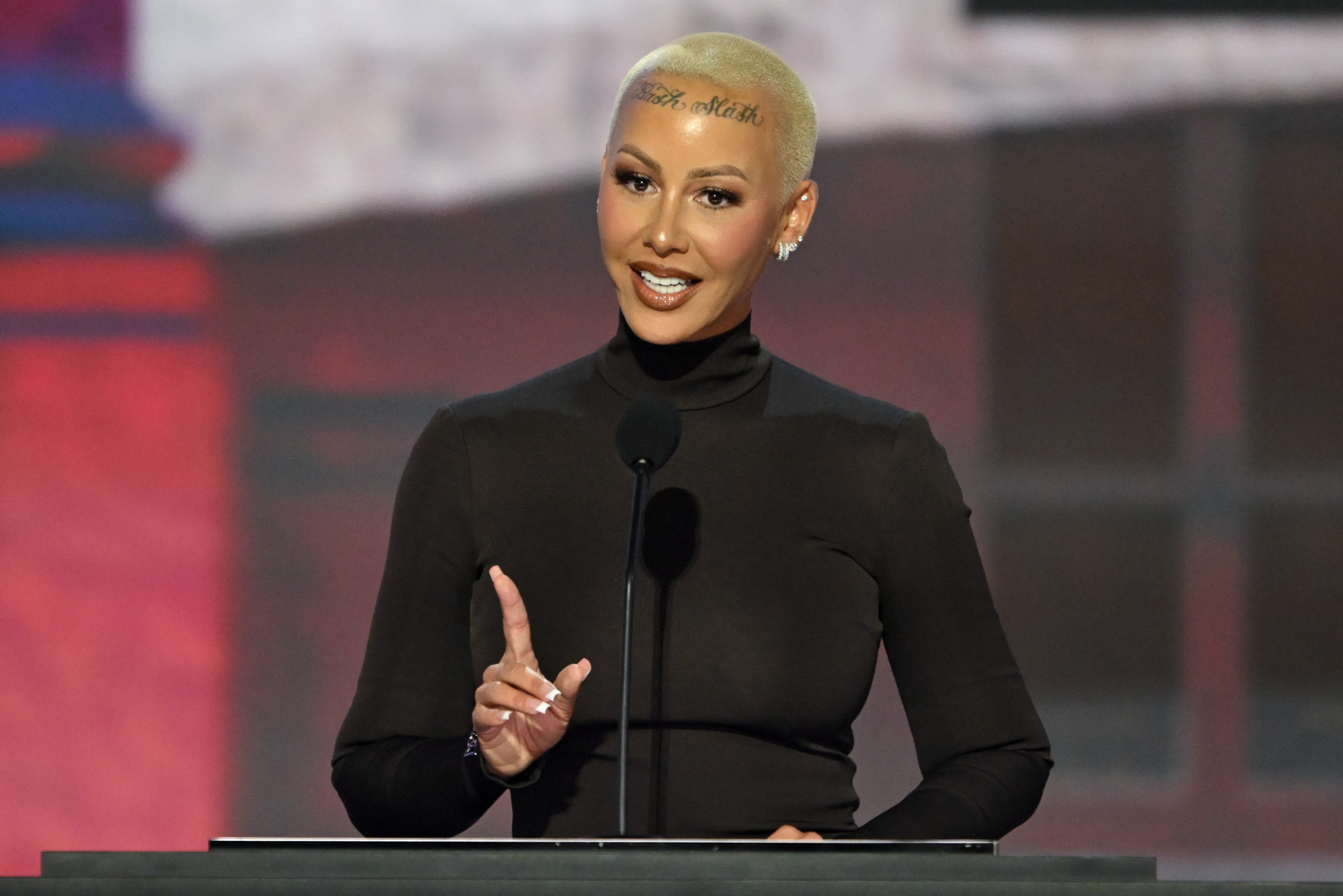 Amber Rose Shows Off Unrecognizable Look at Oscars Party - Newsweek