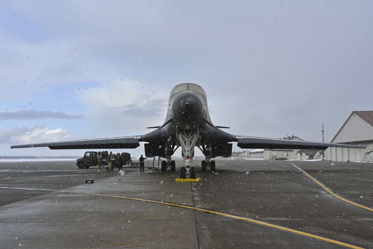 Los bombarderos B-1B de EE. UU. Son salarios en Japón