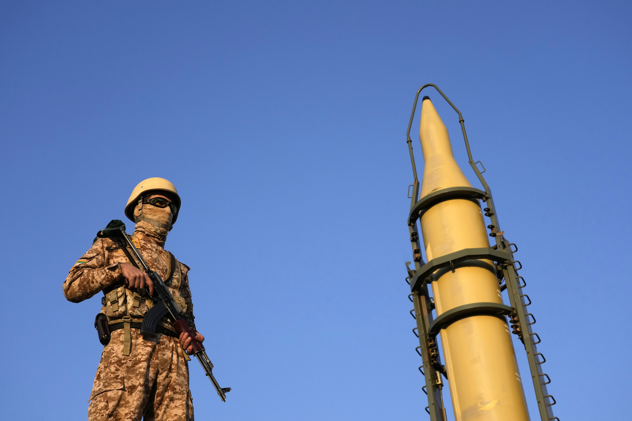Explosion at Iranian Revolutionary Guards Base