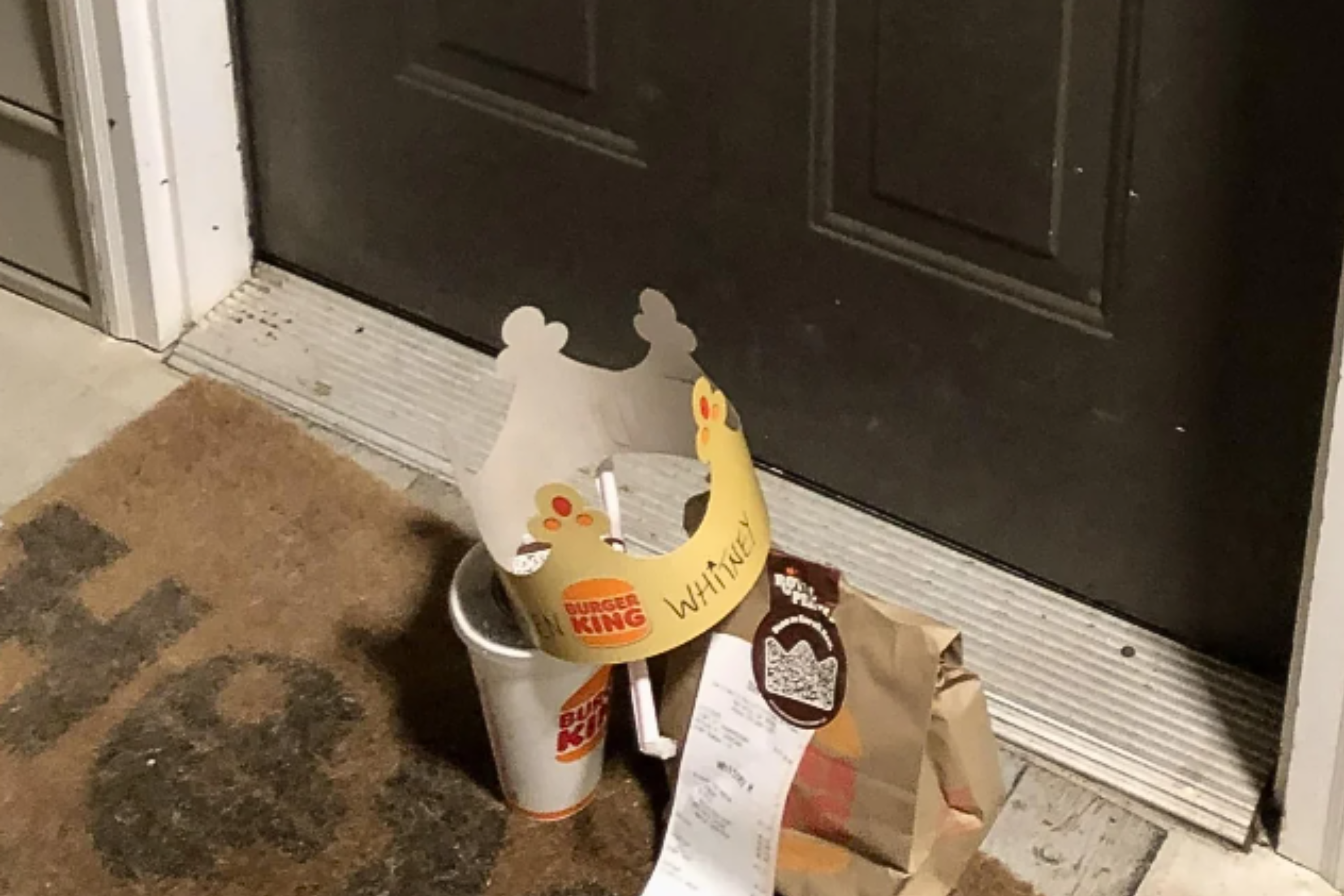 Hearts Melt As Delivery Driver Shares How They Stay Entertained on Shift