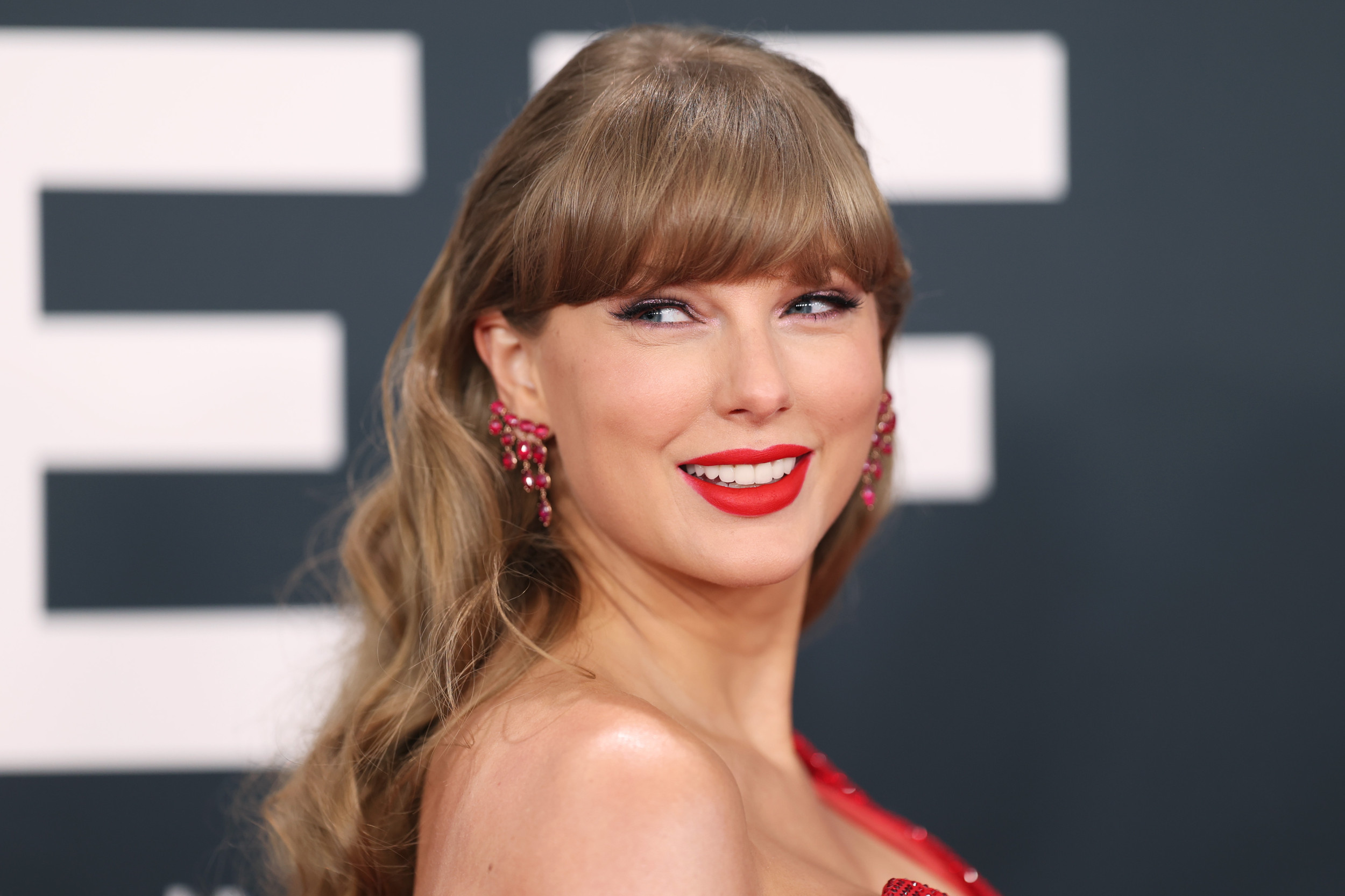 Why Taylor Swift Fans Are Convinced She Collaborated With This Iconic Pop Star